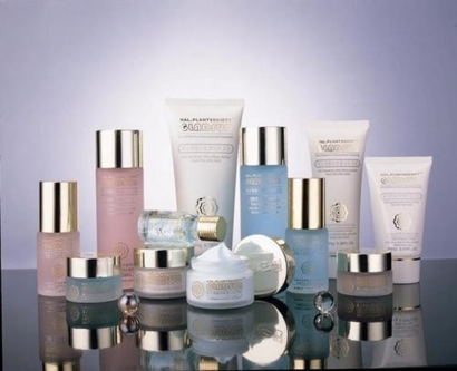 進口化妝品清關(guān)代理備案應(yīng)該要這樣操作，你了解嗎?